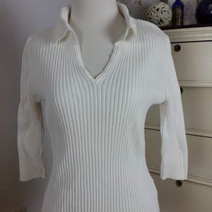 White v neck ribbed sweater with collar